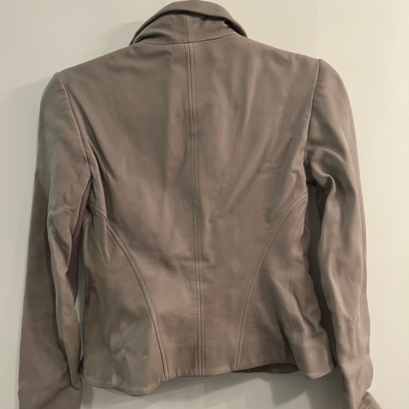 A Moveable Feast for Aritzia - Picture 2 of 5